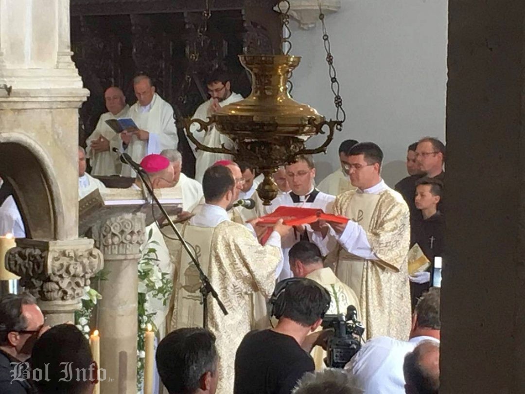 [FOTO] Biskupsko ređenje u Hvaru