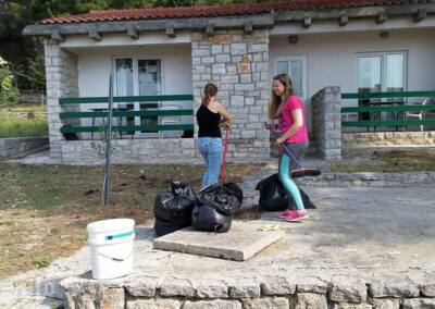 Srednja škola Bol u akciji čišćenja okoliša
