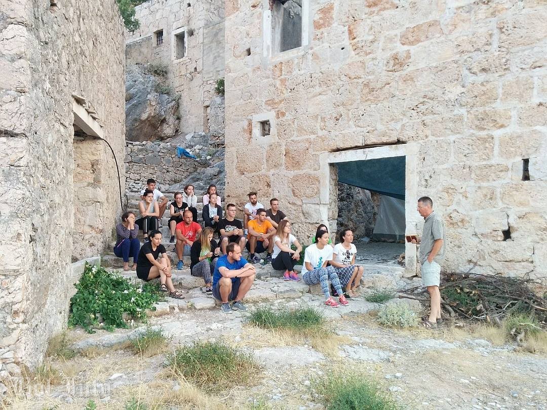 Mladi iz cijele Hrvatske oživjeli pustinju Dračeva luka iznad Murvice, u petak misa u 19 sati