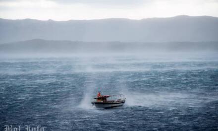Nevrijeme i u Bolu, nestala gošća na moru