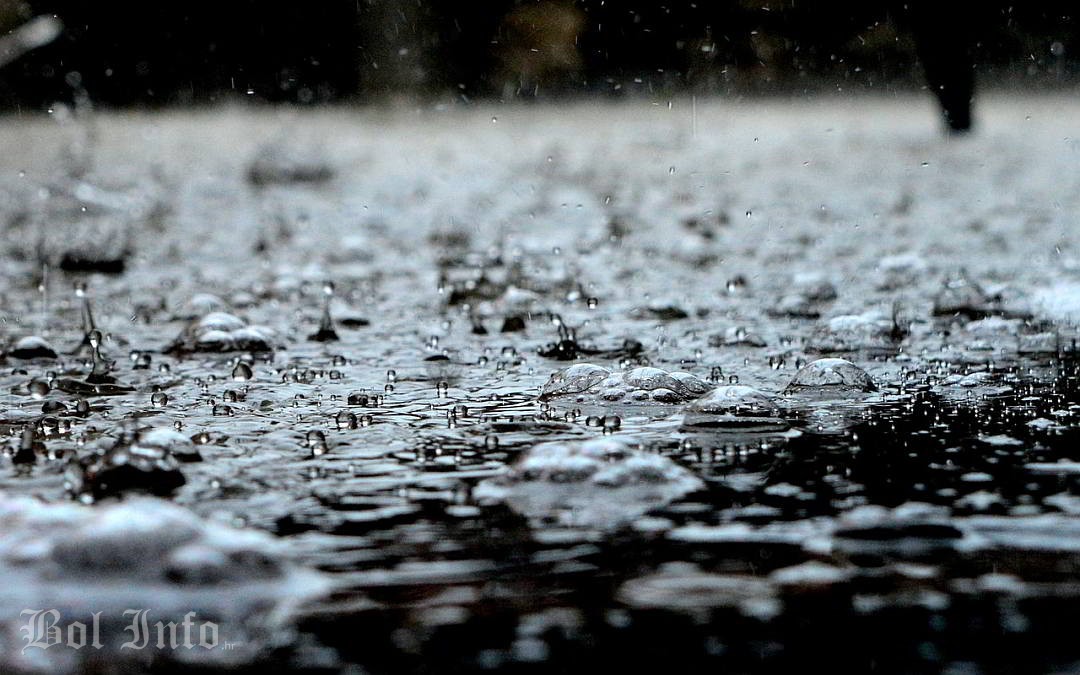 U noći s nedjelje na ponedjeljak u Bolu palo čak 11 litara kiše