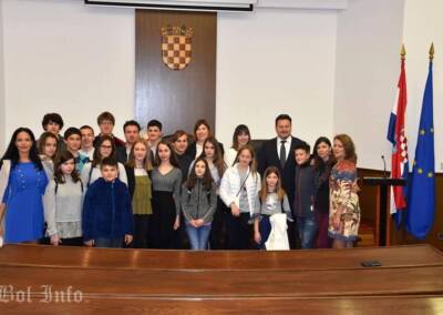 ajuspješniji učenici i mentori Osnovne škole Bol na zagrebačkom izletu posjetili ministre i Hrvatski sabor