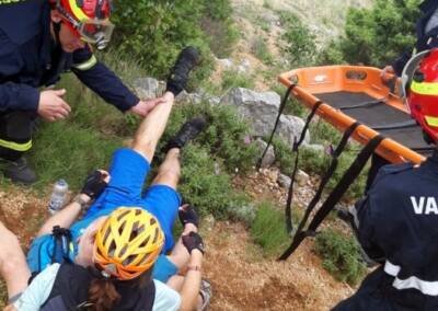 Uspjelo pružanje pomoći gostu koji je pao s bicikle 4 km istočno Bola