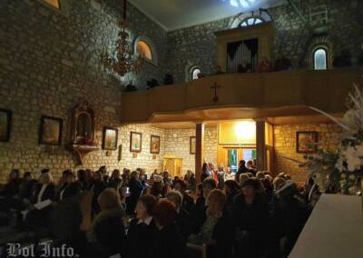 Tradicionalni božićni koncert bolskih glazbenih snaga u Župnoj crkvi