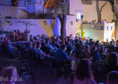 Svečanim koncertom obilježeno 20 godina debitantskih večeri FDK Omiš u Bolu na Braču